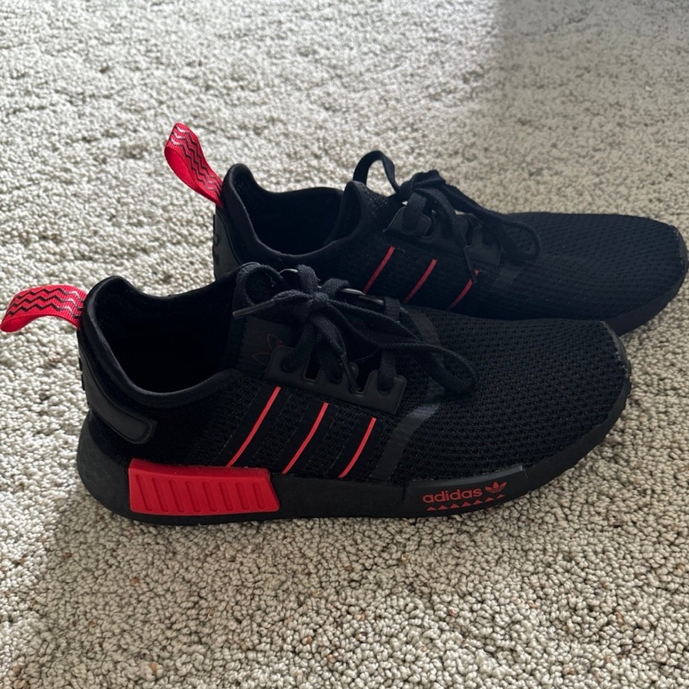 Adidas NMD_R1 ‘core black red’